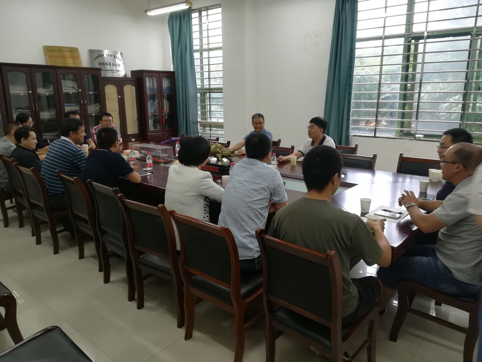 我院召开国际产学研用专家交流座谈会