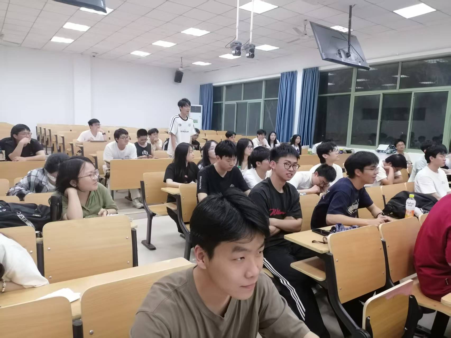 学生提问