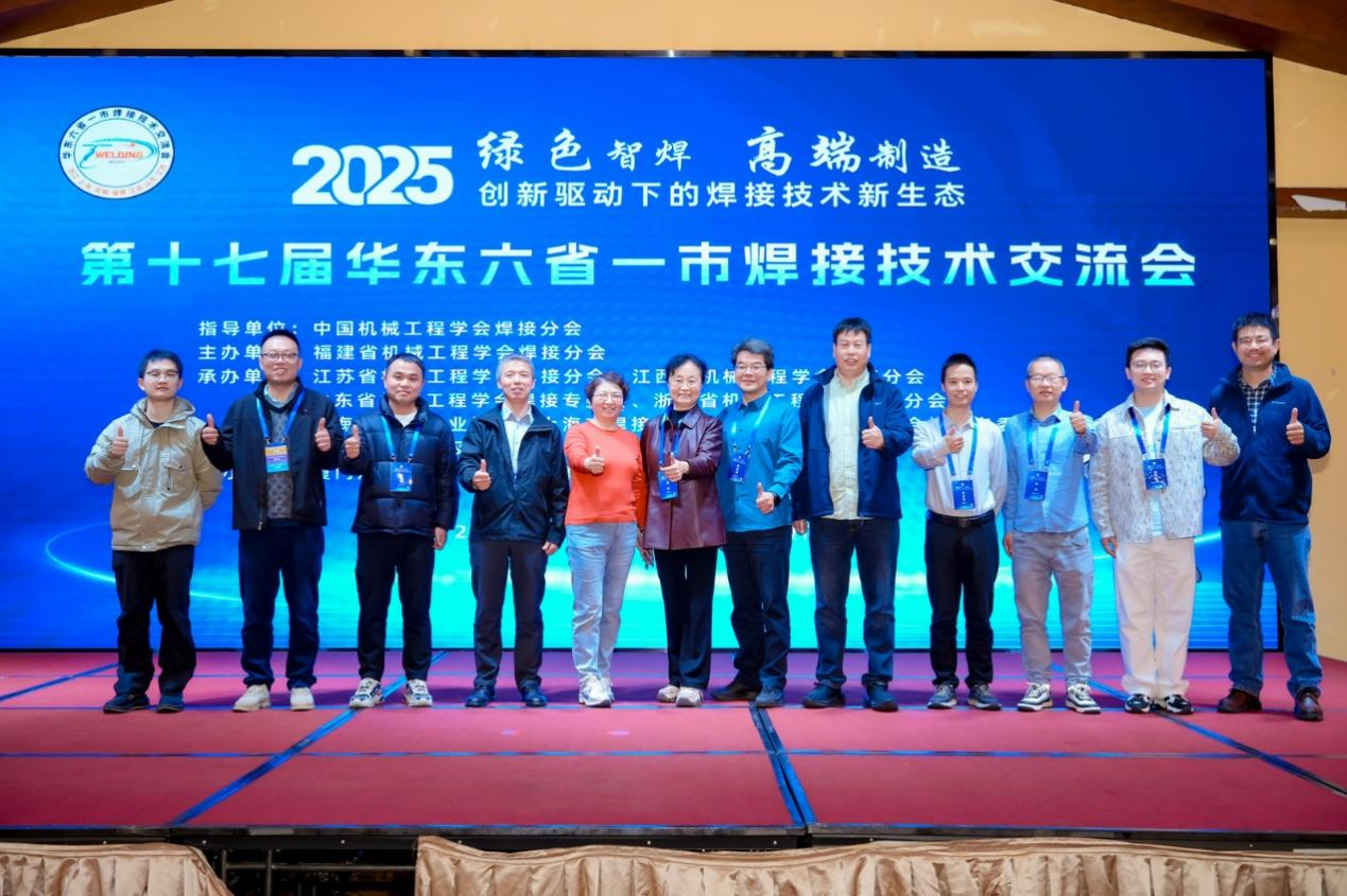 我院参会师生合影