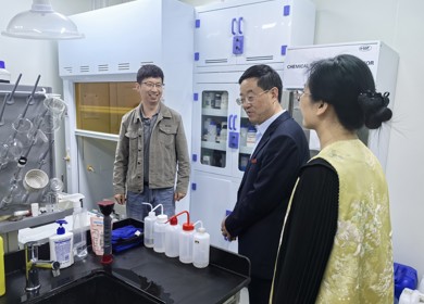 党委书记李德平深入学院指导实验室建设