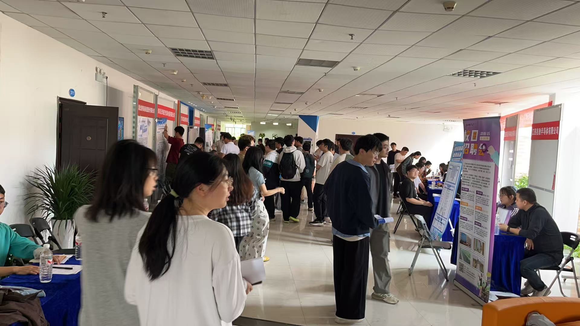 学院举办2026届毕业生春季专场招聘会