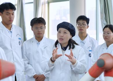 【微光成炬·昌航温度】从“引路人”到“护航者”：学院王春霞用分类施策点亮学生青春