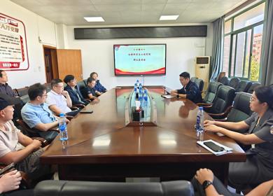 学院召开群众教师座谈会