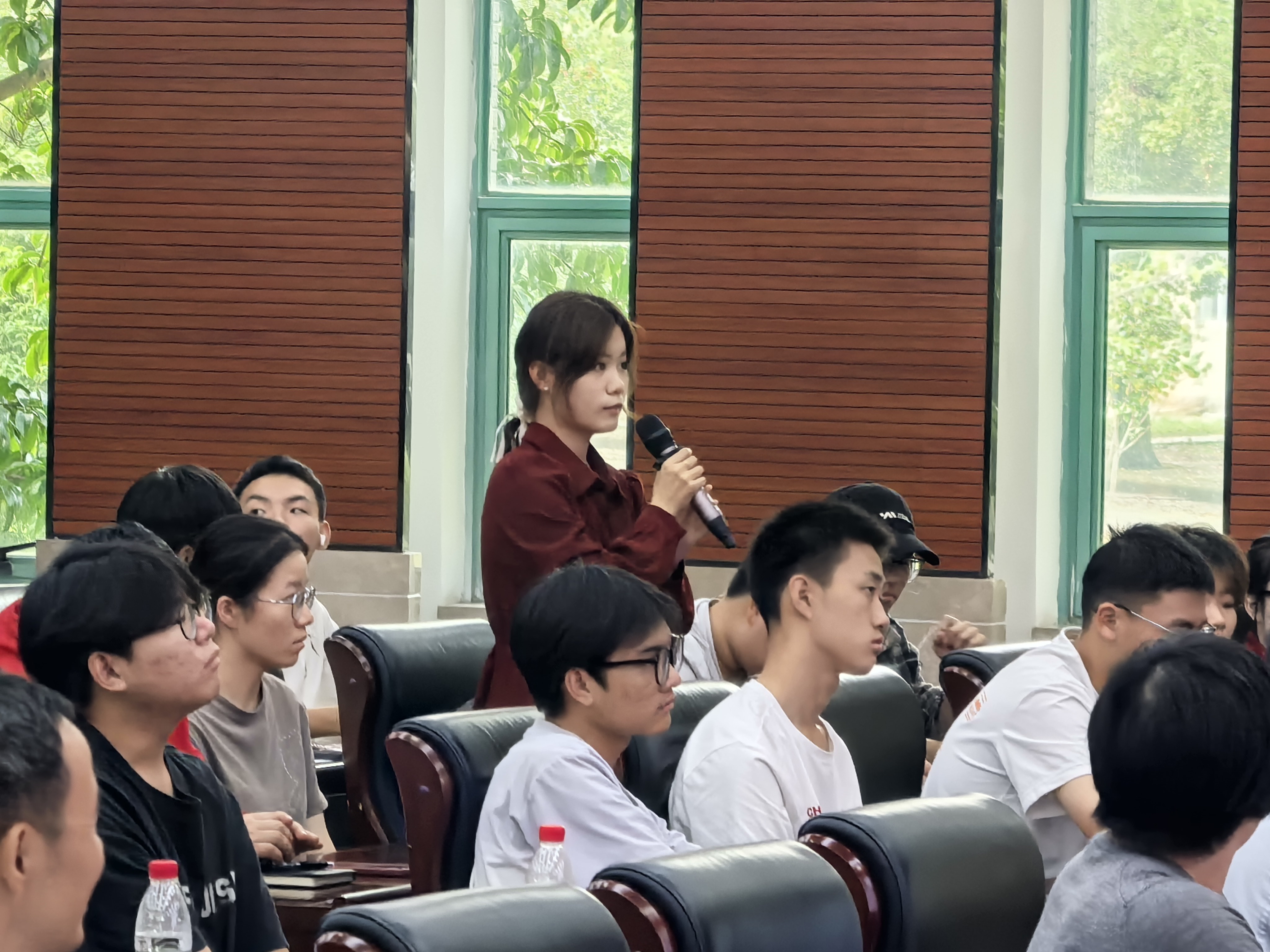 学院举办“材料前沿大讲堂”暨校友思政育人讲座-2